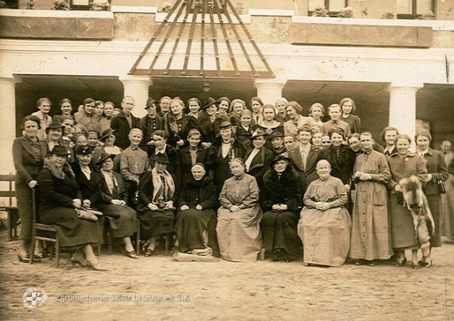 batch_Grupa dawnych wychowanek M.U., Pniewy 1937